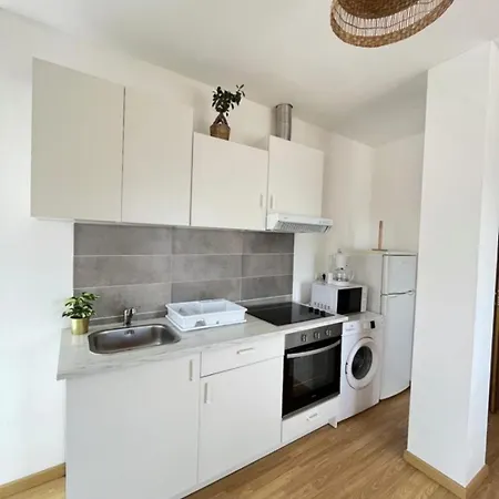 Tranquilo Cerca De La Playa A Carballa